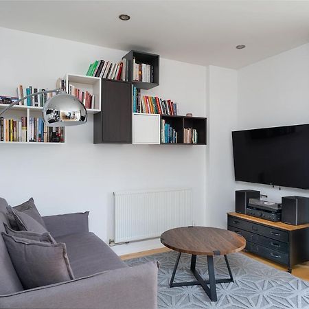 D8 - Canal View Apartment 런던 외부 사진