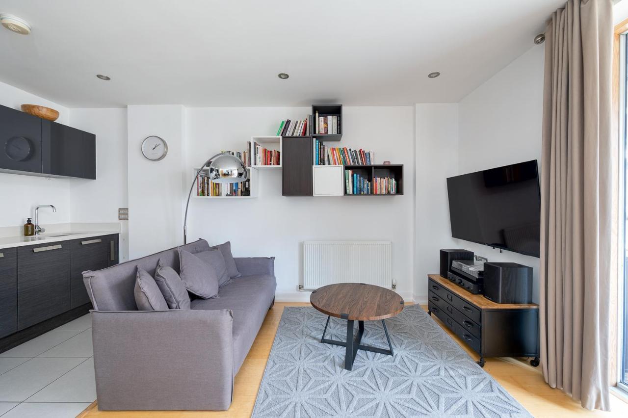 D8 - Canal View Apartment 런던 외부 사진