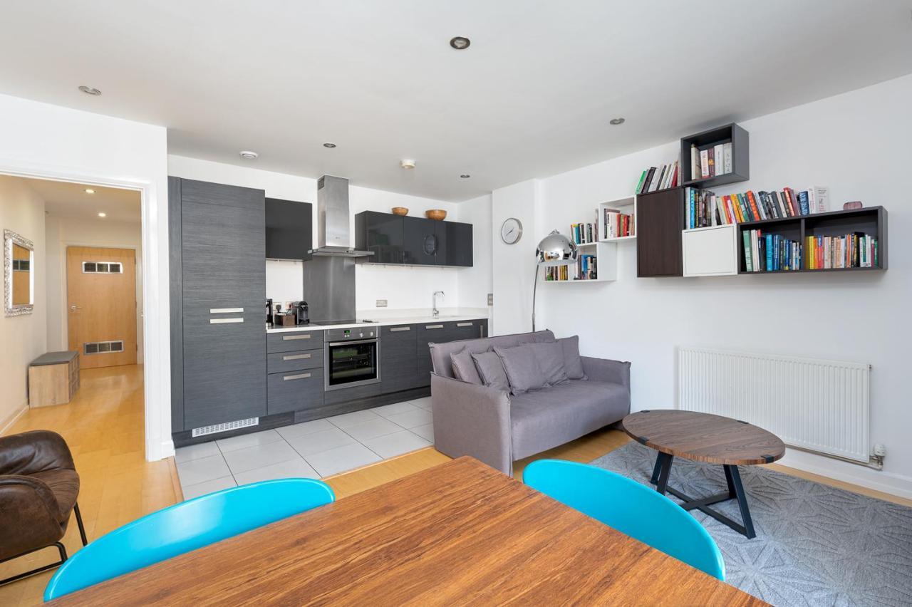 D8 - Canal View Apartment 런던 외부 사진
